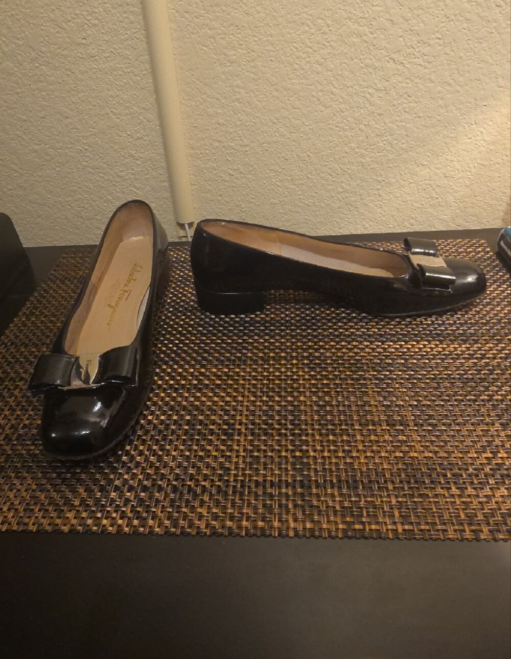Salvatore Ferragamo Black Patent Vara Bow Flats with Gold Plaque - Picture 3 of 14